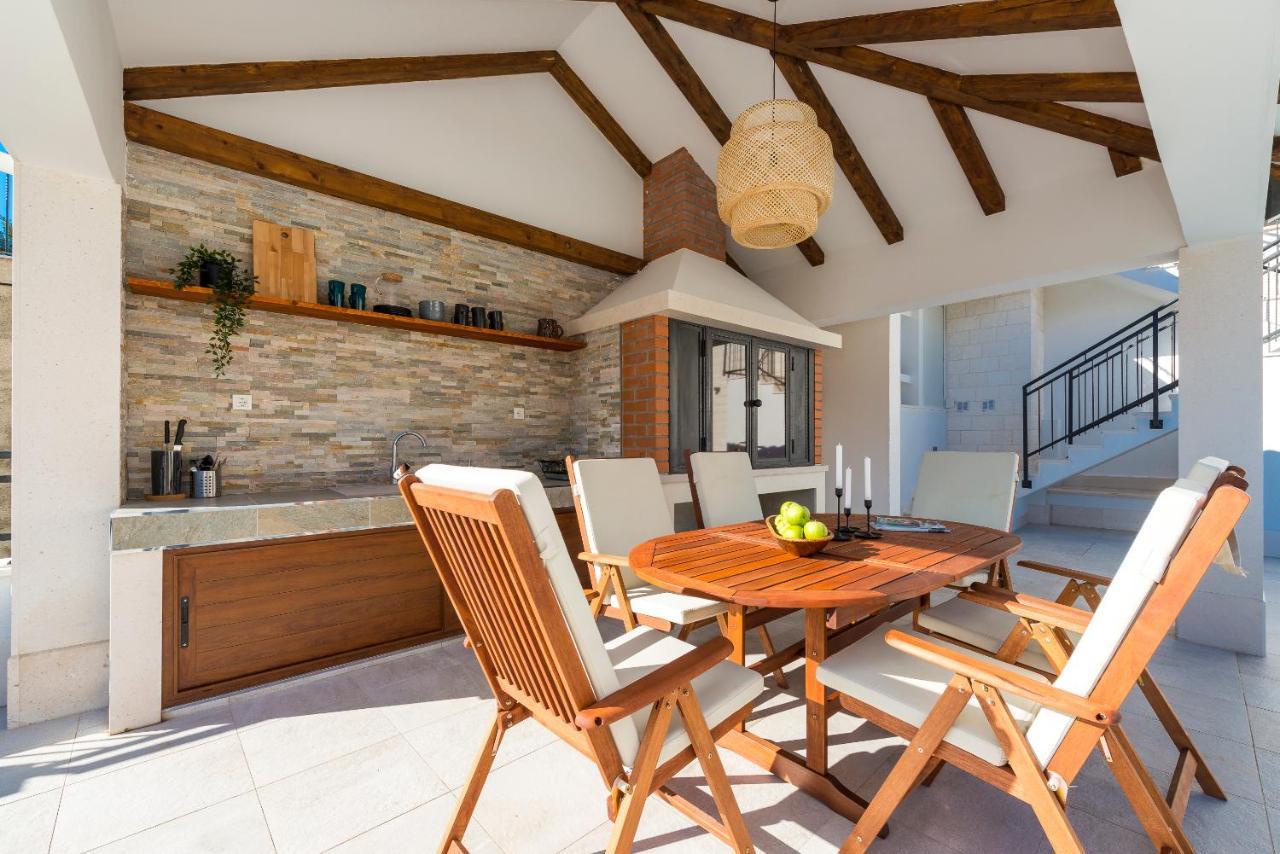 Nila - Private Pool And Sea View *