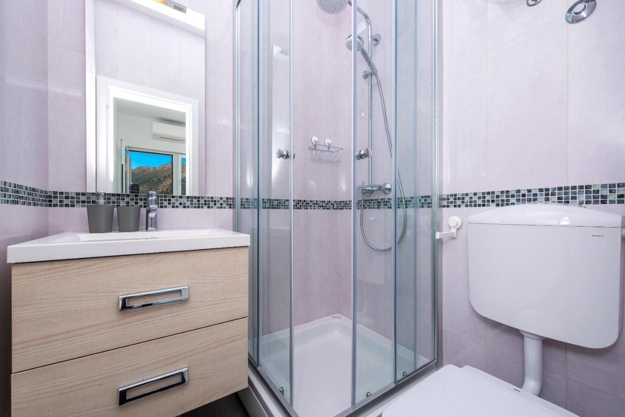Nila - Private Pool And Sea View Villa