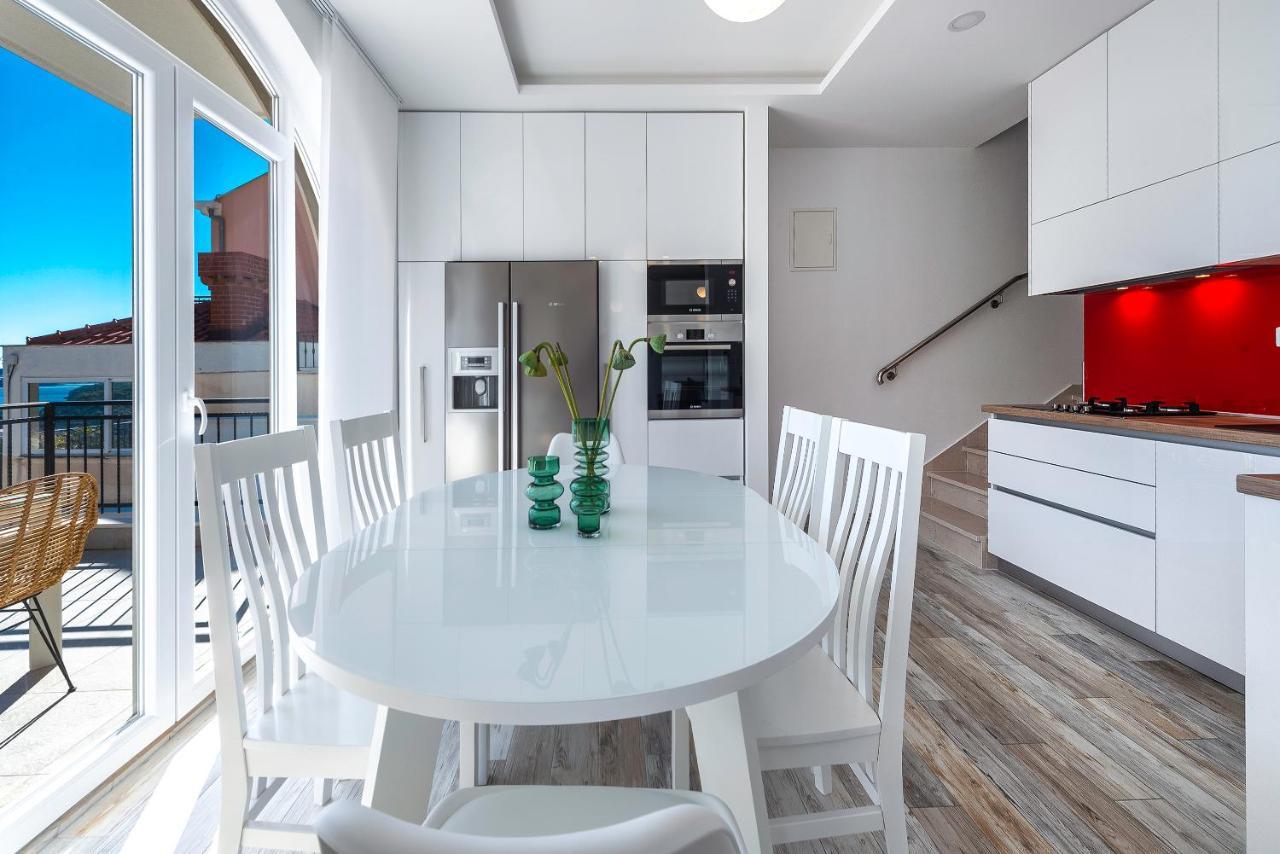 Nila - Private Pool And Sea View Villaer